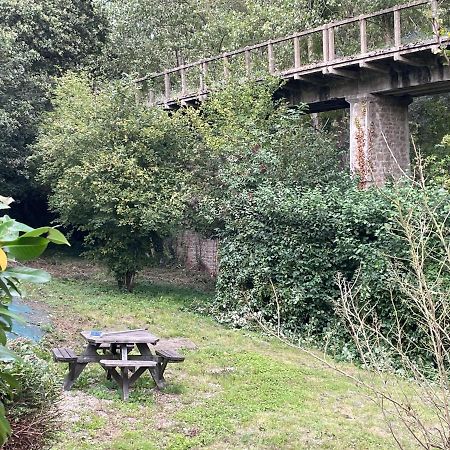 Maison Du Viaduc Du Bout De La Ville Lescouet-Jugon Extérieur photo